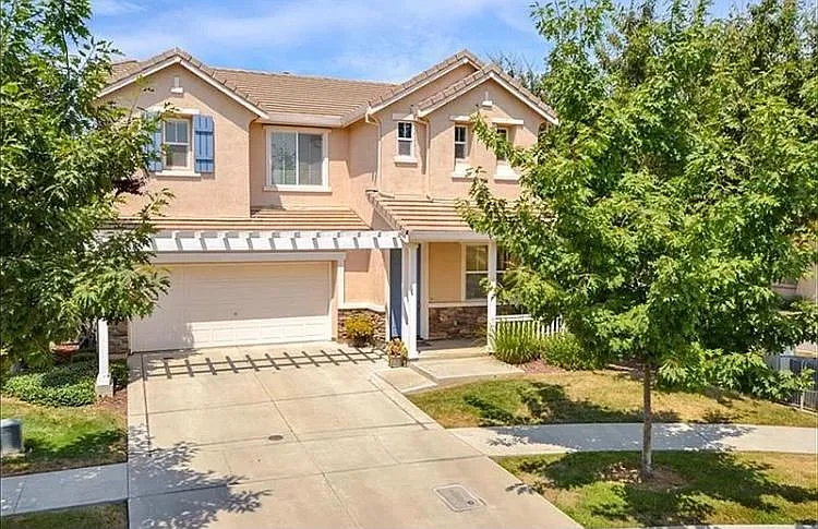 3895 Perez Dr photo 1