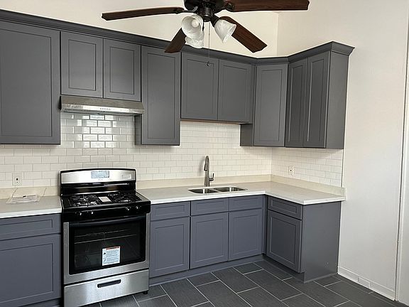 2nd image of 922 N Roman St