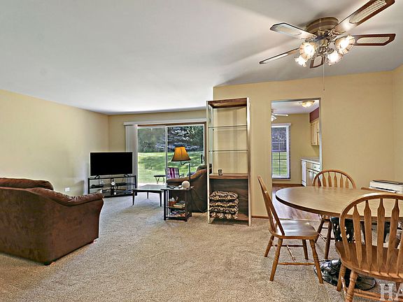 3rd image of 320 N Thornwood Dr #320