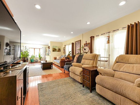5th image of 20305 33rd Ave