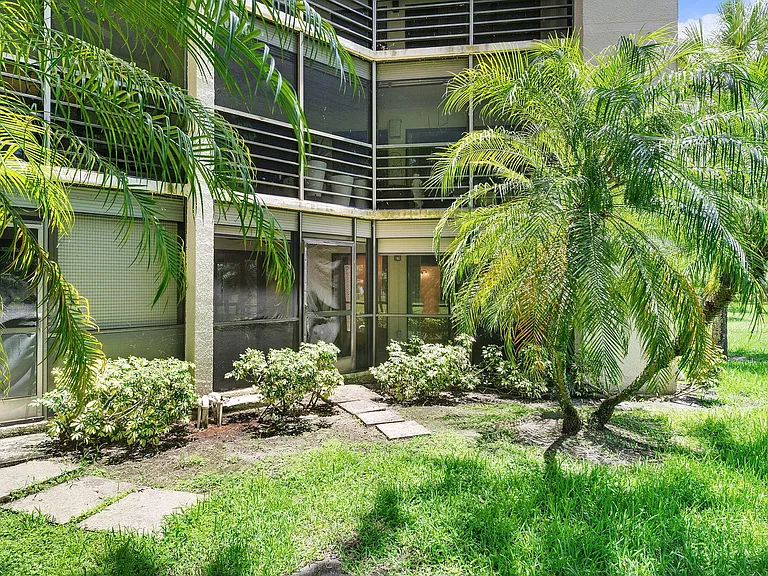 5800 Camino Del Sol #102 — Photo 24
