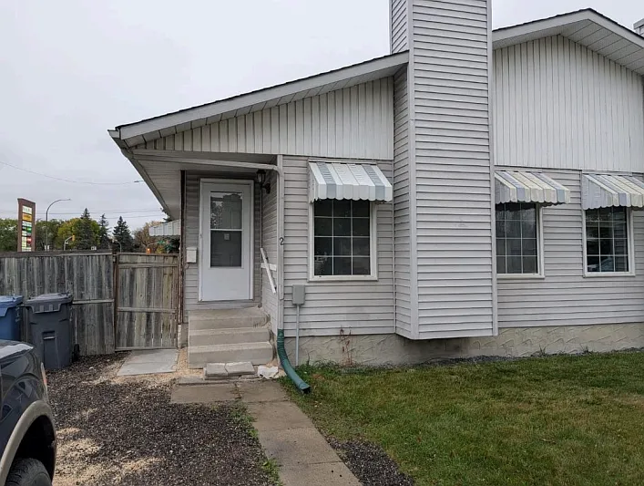 2 Kayhans Dr — Photo 1