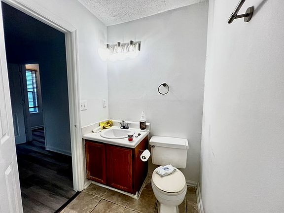 5th image of 3828 Meadow Creek Dr