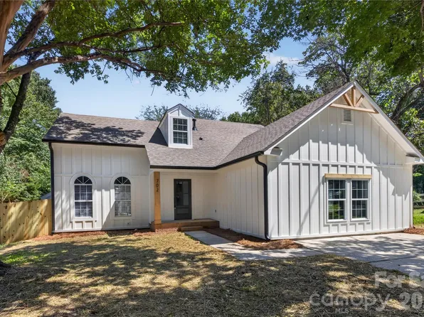 702 Foxborough Rd, Charlotte, NC 28213