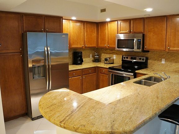 4th image of 5600 Collins Ave APT 3E
