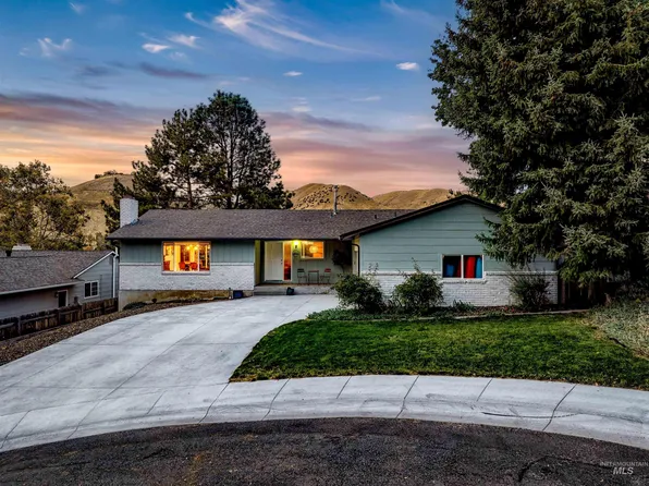 3262 W Scenic Dr, Boise, ID 83703