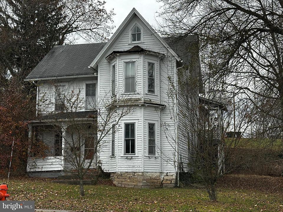 1st image of 215 S Spring St