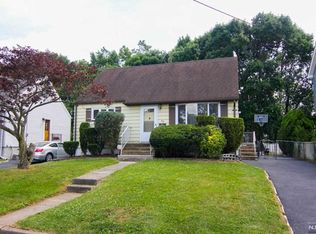 45 Sycamore Dr, Belleville, NJ 07109