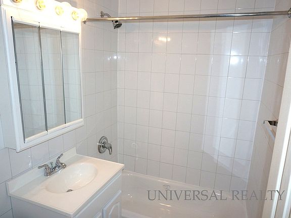 4th image of 221 E 11th St APT 4D