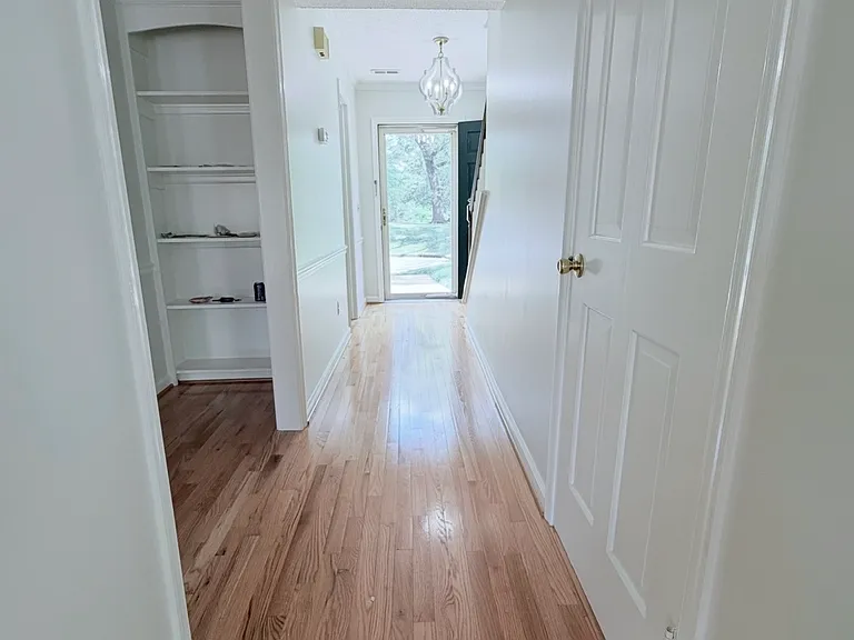 3132 Westbury Dr — Photo 17