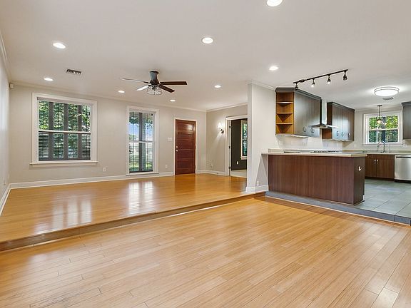 4th image of 5427 Charlotte Dr