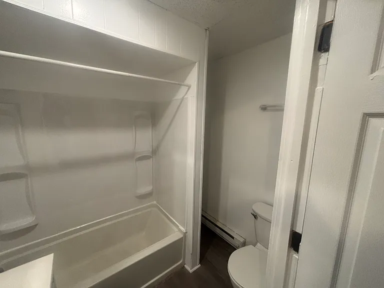409 W Broad St #1 — Photo 9