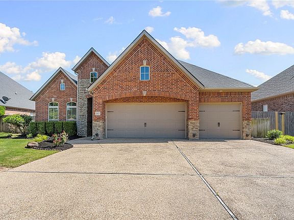 5th image of 1407 SW Wisteria Ave