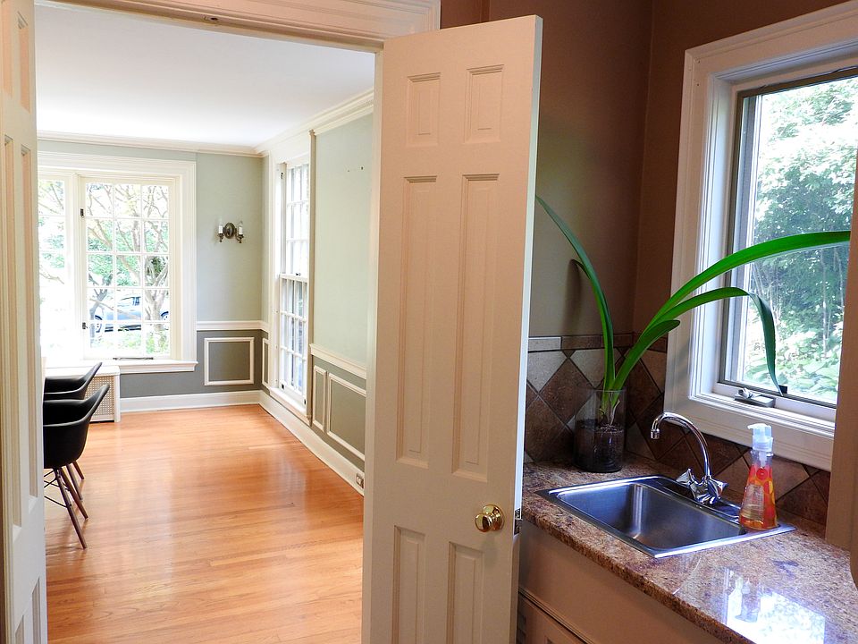 1st image of 155 S Pine Ave