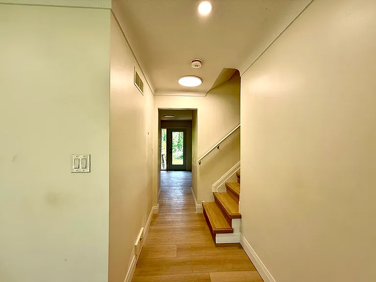 25 Meadowbrook Cres #1 — Photo 14