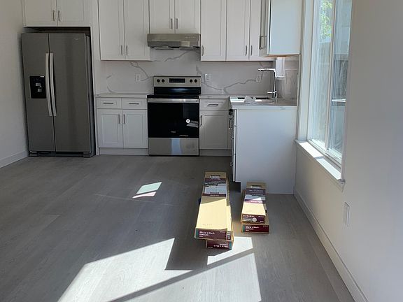 2nd image of 3740B Grove Ln