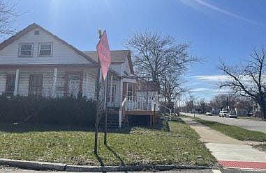 2nd image of 901 Manhattan St