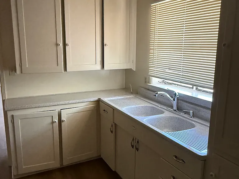 153 E Pasadena St — Photo 4