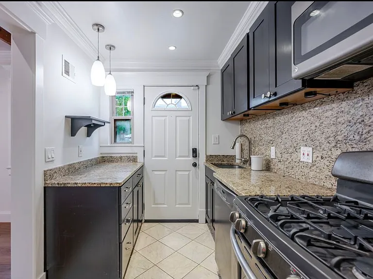 5042 8th St NE — Photo 7