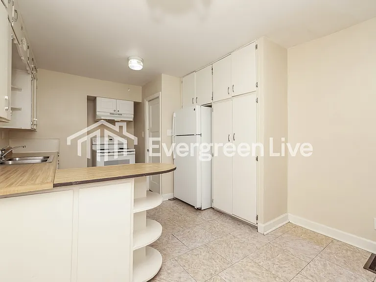 4109 Farnham Ave — Photo 9