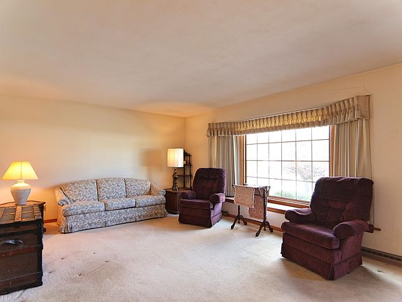 3rd image of 2118 Kenwood Ave