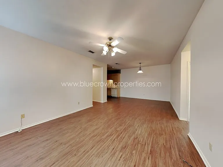 10317 Lone Pine Ln — Photo 2