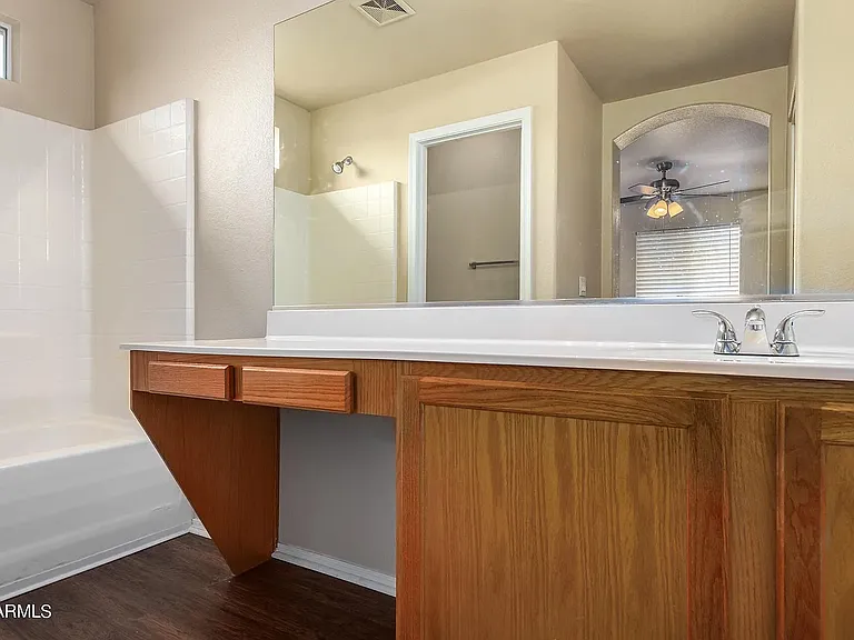 5125 S 15th Pl — Photo 10