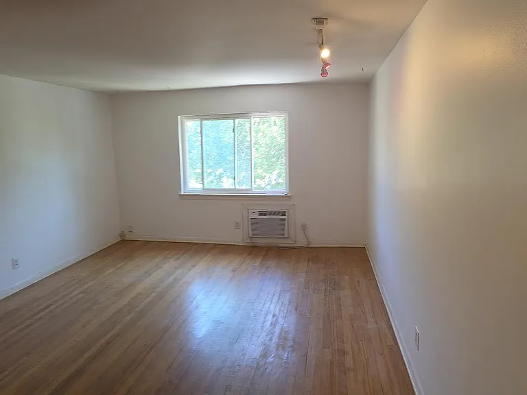 1518 Parkway #5 — Photo 4