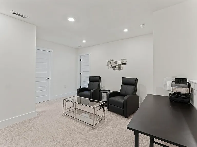 6922 Doddridge Ln — Photo 24