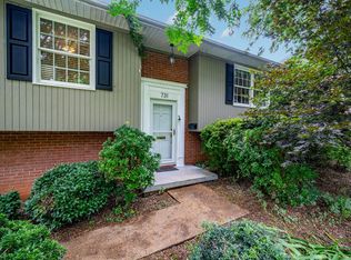 731 10th Street Dr NW, Hickory, NC 28601