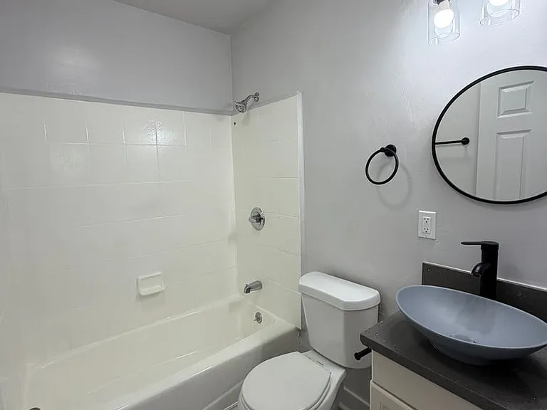 1334 W 93rd St — Photo 7