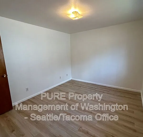 311 2nd St NE #3 — Photo 12