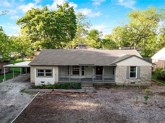 2nd image of 1613 Lakeside Dr