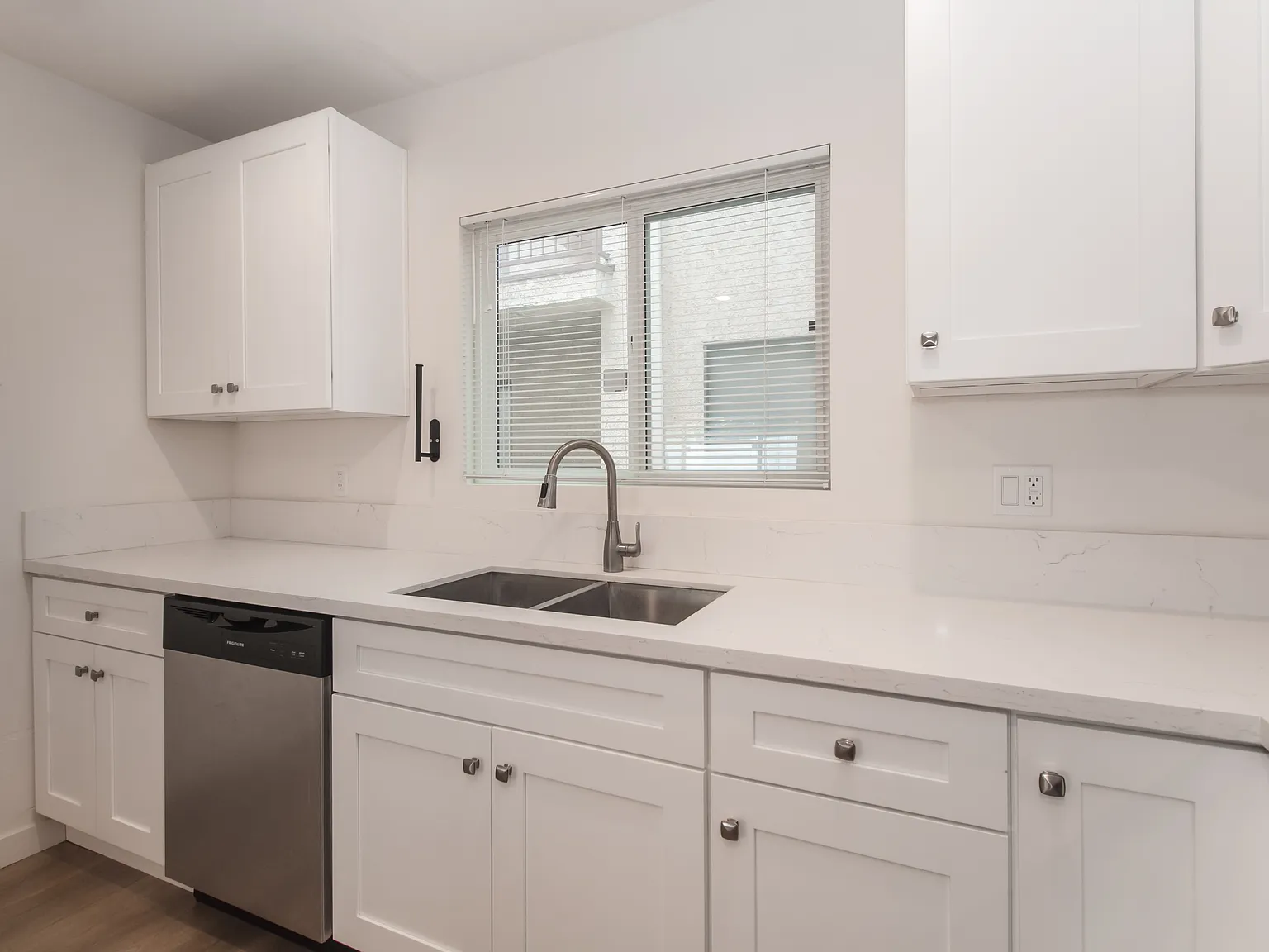 1 bed, 685 sqft, $2,400 — Photo 3