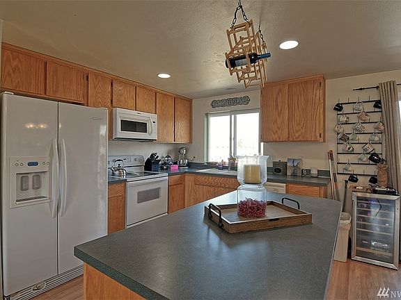 4th image of 1911 Edgewood Dr