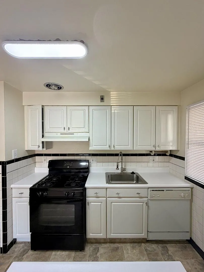 1215 Bliss Dr — Photo 3