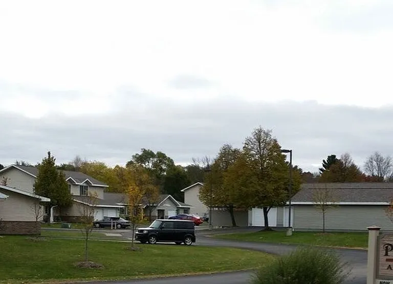 Hickory Drive and Pinecrest Apartments — Photo 70