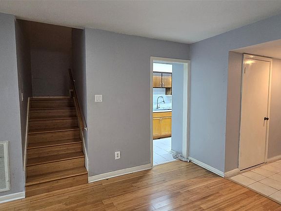 5th image of 7913 Grove Ridge Dr