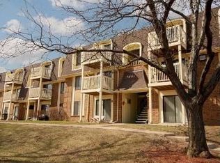 1890 Somerset Dr, Glendale Heights, IL 60139