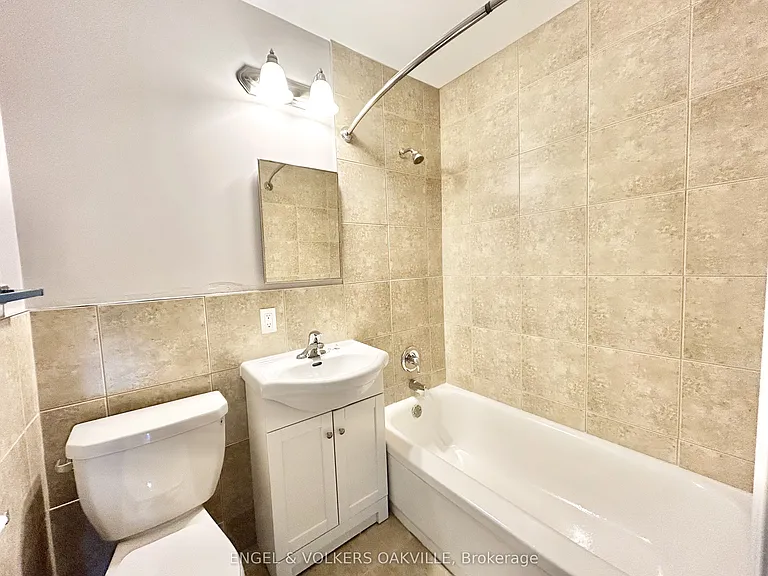80 25th St #10 — Photo 6