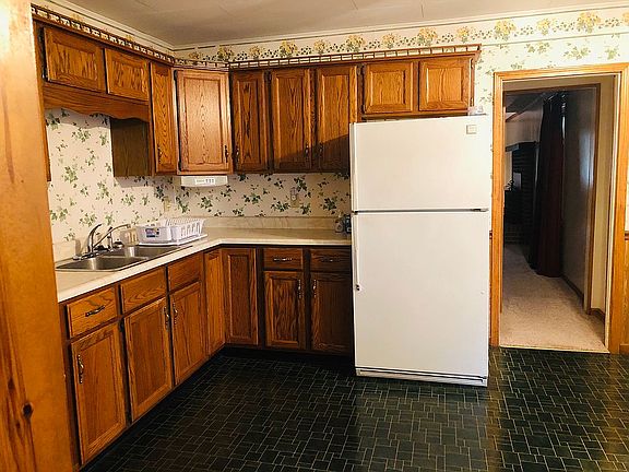3rd image of 103 Morton St