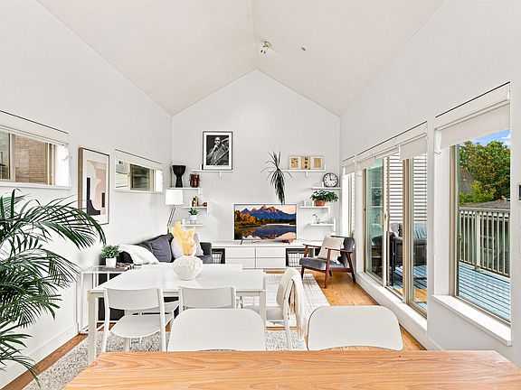 4th image of 3737 Pender St #19