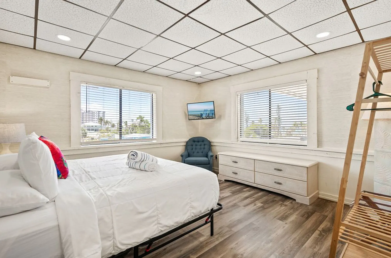 2 bed, 2.0 bath, 1345 sqft, $3,894 — Photo 3