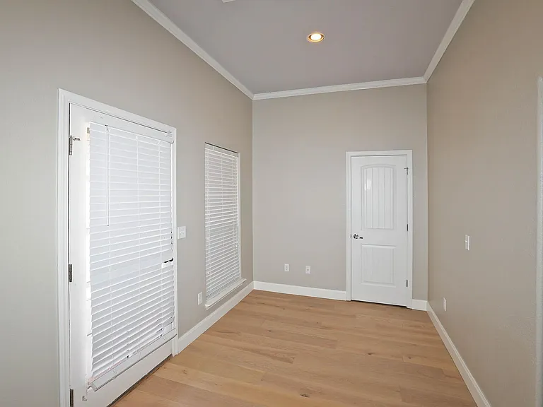 7501 Continental Pkwy — Photo 21