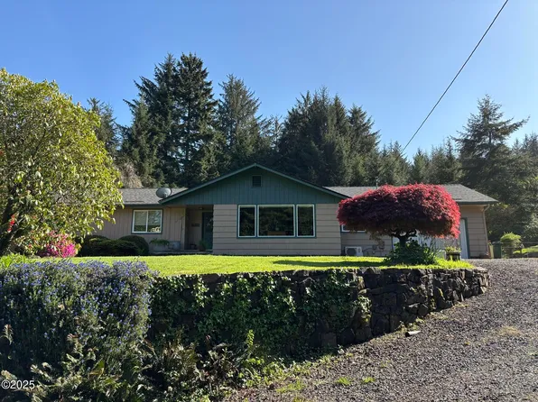 233 E Lakeside Dr, Waldport, OR 97394