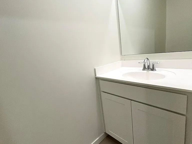 2215 W Harmont Dr — Photo 12