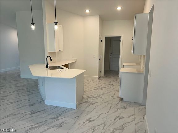 5th image of 439 Rathburn St