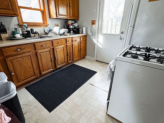 5th image of 1527 Ferry St