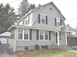 3 Woburn Rd, Rumford, RI 02916