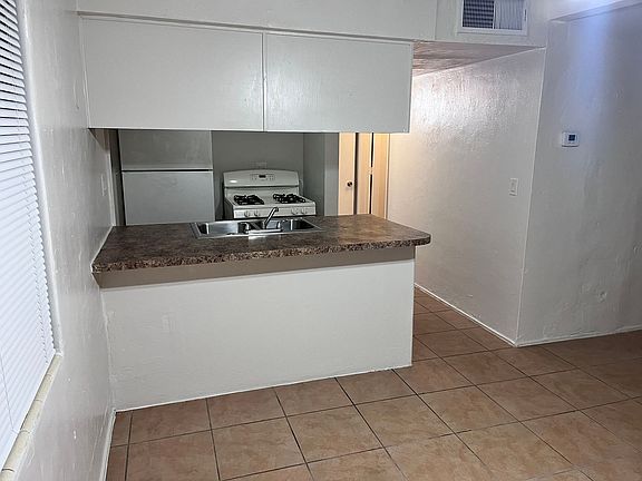 2nd image of 1634-1662 N Beverly Ave #Be1644